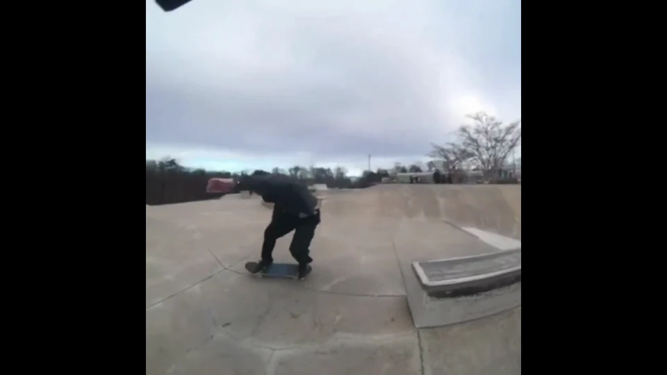Original at 1.90 seconds: the moving skater, shoes and board after the obstacle, with visibly soft edges.